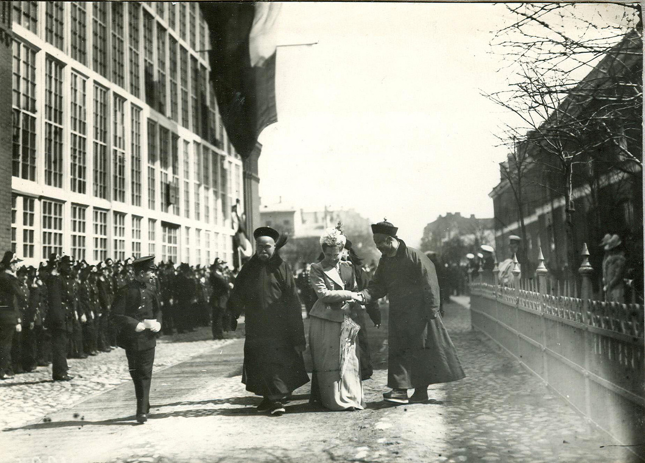 38. Пребывание китайской делегации на заводе. 1910