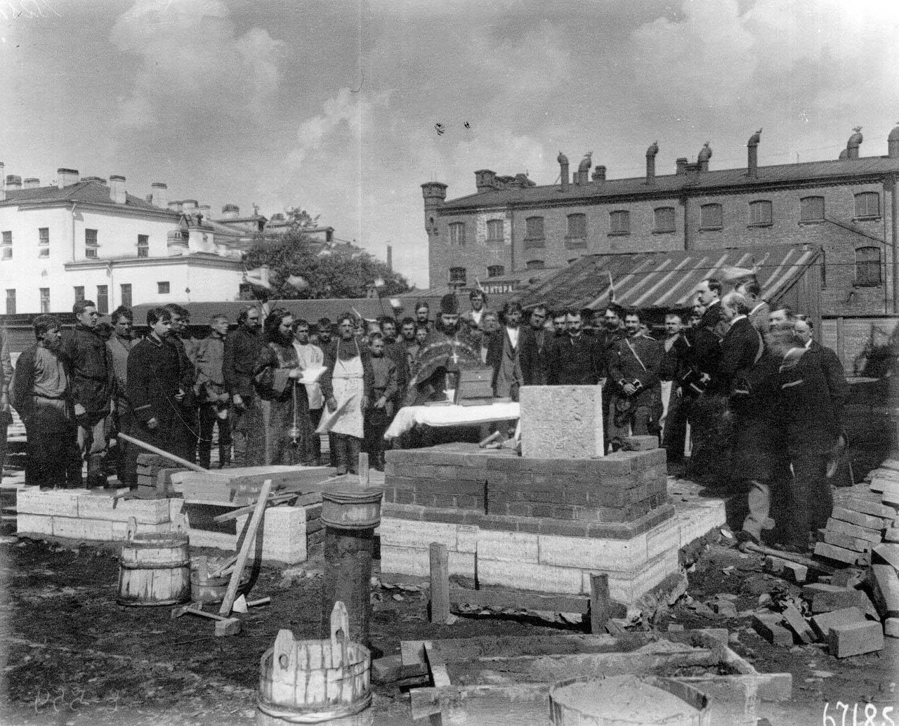 04. Молебен перед закладкой литейно-механического завода акционерного общества Вестингауза.  25 мая 1899