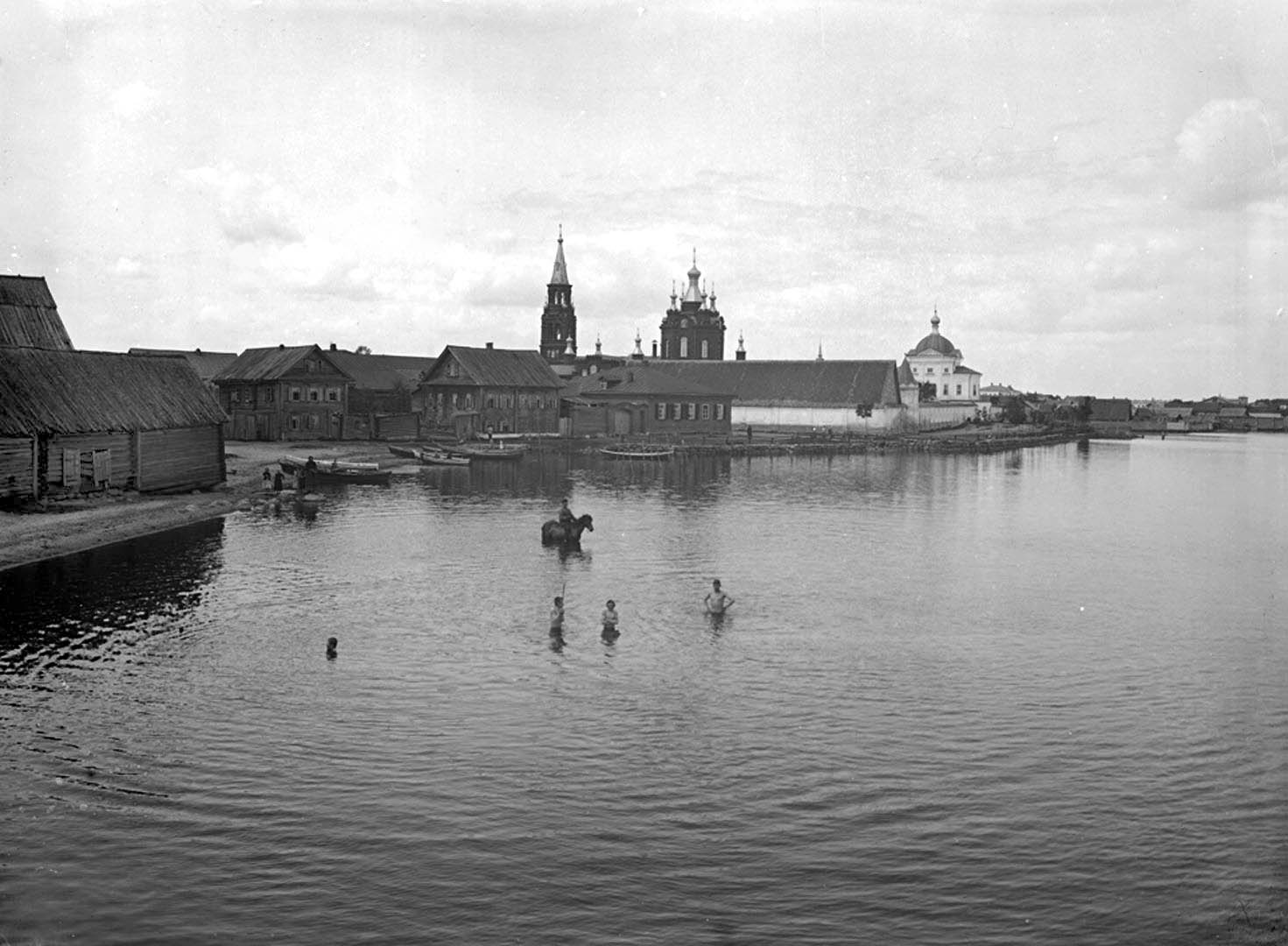 77Общий вид Знамеского женского монастыря. 1903 г. г. Осташков, Тверская губерния